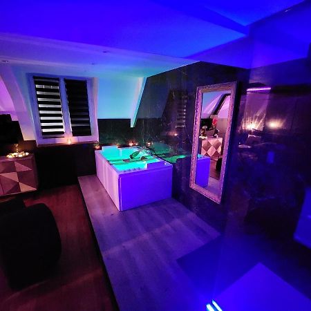 Caen, Tu M'Aimes - Suite Romantique Exterior photo