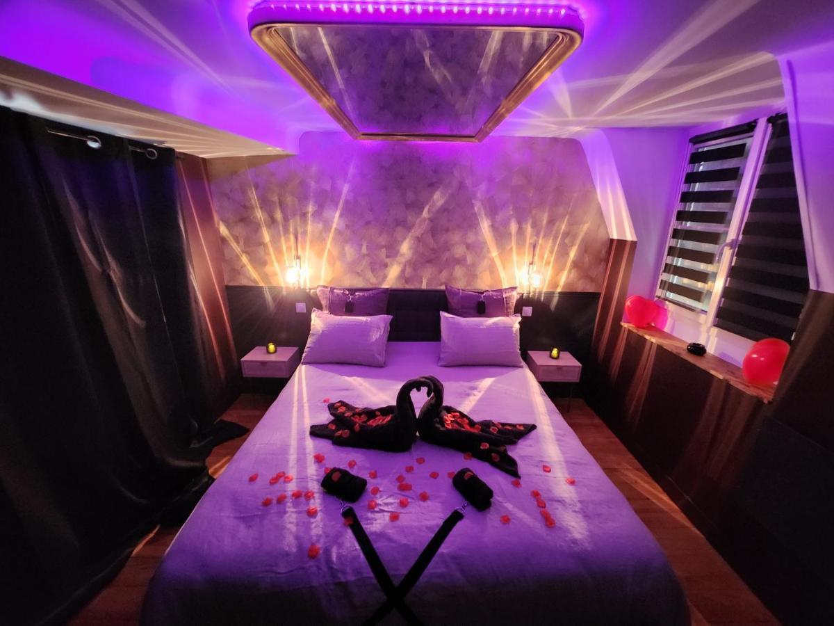 Caen, Tu M'Aimes - Suite Romantique Exterior photo